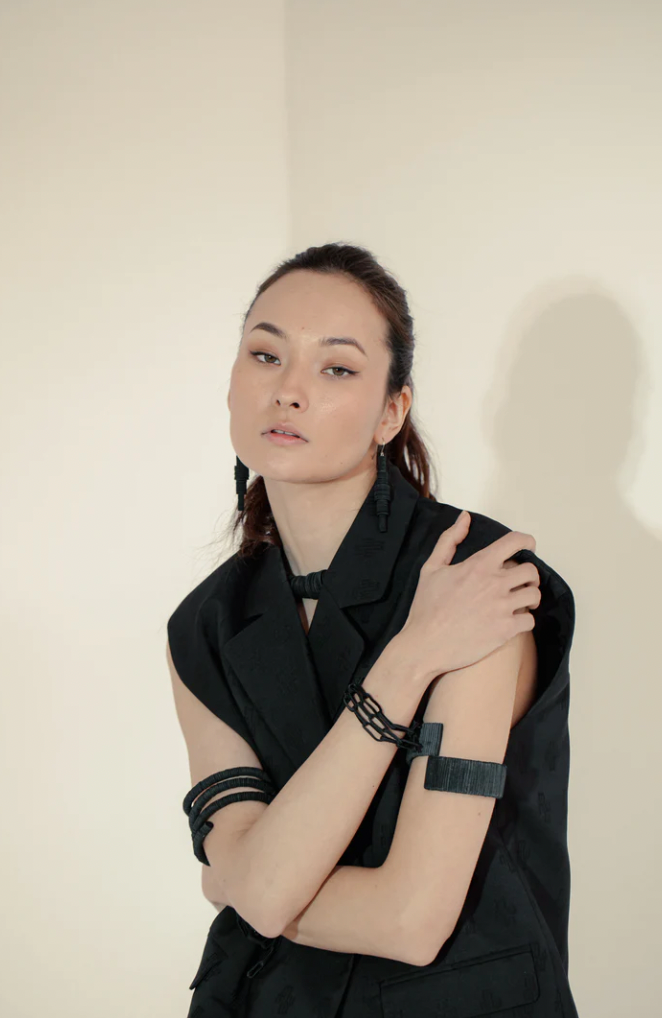 Ribbed Cuff Bracelet B002 black