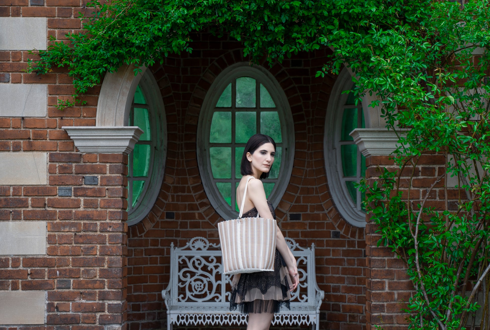 Lazo Tote - Tan with White Accent