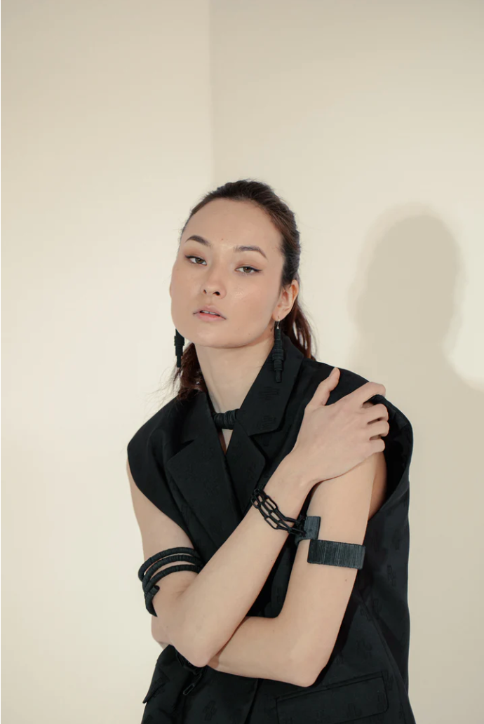Continuous Coil Cuff Bracelet B001 black