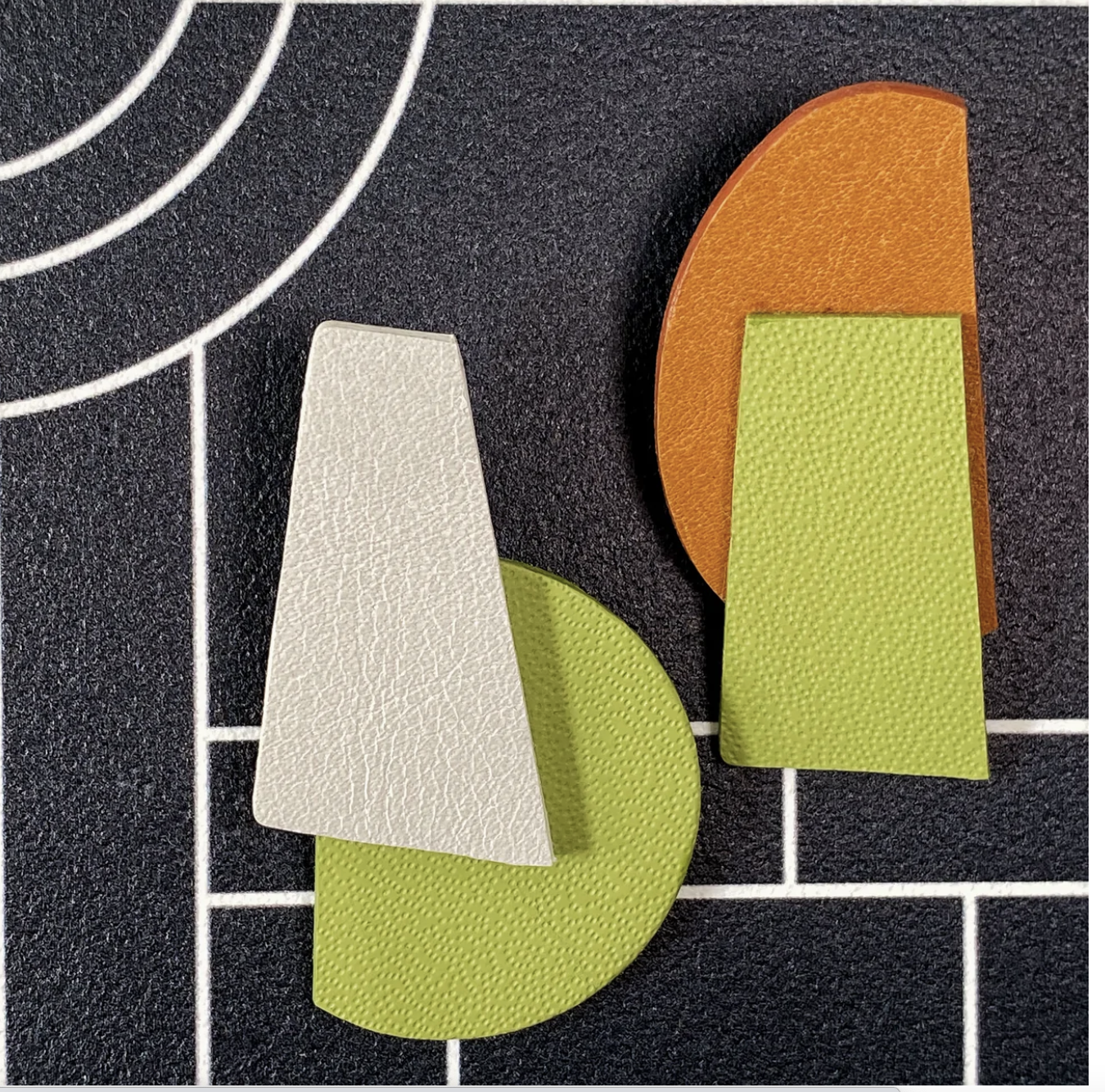 Polychrome Geometric Earrings E130 brown/green/off-white